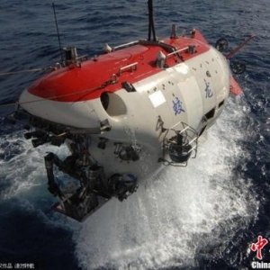 “蛟龙”号创载人深潜记录 最大下潜深度7020米